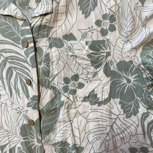 Ocean Drive tropical floral rayon button down collard top - Picture 2 of 10
